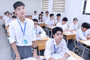 Học sinh Trường THPT Trương Định (Hoàng Mai, Hà Nội) trong giờ học Toán. Ảnh: Đình Tuệ