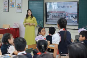 Giờ học của cô trò Trường Tiểu học Linh Đàm (Hà Nội).