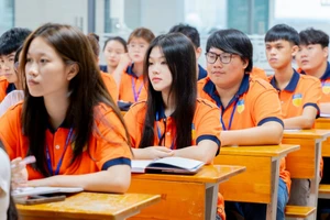 Tân sinh viên Trường Đại học Công nghệ TPHCM trong những ngày học đầu tiên. Ảnh: HUTECH