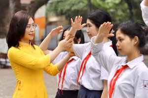 Cô và trò Trường THCS Đống Đa (Hà Nội) sẵn sàng bước vào năm học mới. Ảnh: Xuân Phú