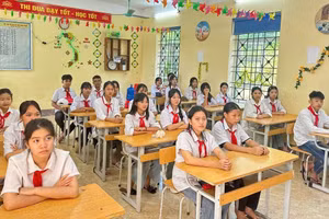 Học sinh Trường THCS Long Cốc trong giờ học.