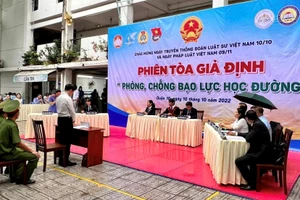 Phiên tòa giả định của Trường THCS - THPT Sương Nguyệt Anh (TPHCM) phối hợp tổ chức. Ảnh: NTCC