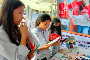 Công tác tư vấn hướng nghiệp cho học sinh sau tốt nghiệp THCS được nhiều cơ sở GDNN chú trọng triển khai. Ảnh: NTCC