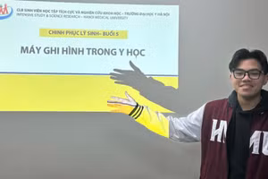 Chàng sinh viên năm nhất Trường Đại học Y Hà Nội tích cực tham gia CLB sinh viên và say mê nghiên cứu khoa học.