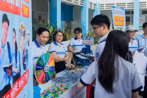 Học sinh tham gia Ngày hội hướng nghiệp, tuyển sinh 2026 tại Trường THPT Linh Trung (TPHCM). Ảnh minh họa: INT