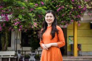 Cô giáo Nguyễn Thị Bích Đào – giáo viên Tin học, Trường THPT chuyên Lê Hồng Phong (Ninh Bình), một trong những đại biểu Quốc hội trẻ của ngành Giáo dục.