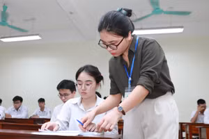 Thí sinh tham dự Kỳ thi tốt nghiệp THPT năm 2025 tại Ninh Bình. Ảnh: Đình Tuệ