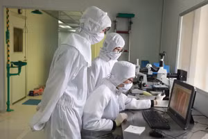 Một giờ học thí nghiệm của sinh viên Trường Đại học Khoa học Tự nhiên (Đại học Quốc gia Hà Nội). Ảnh: NTCC