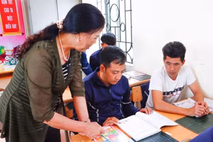 Những nét chữ đầu tiên của các học viên.