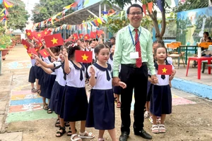 Học sinh Trường Tiểu học Thạnh An (xã Thạnh An) tựu trường năm học mới. Ảnh: NTCC