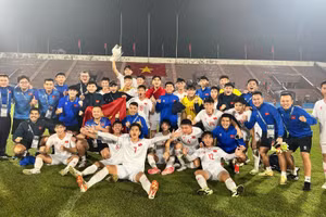 Các cầu thủ U17 Việt Nam ăn mừng sau khi giành vé dự Vòng chung kết U17 châu Á 2025. Ảnh: VFF.