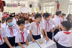 Học sinh Trường THCS Nguyễn Lương Bằng tham gia sinh hoạt CLB Lịch sử - Địa lý. Ảnh: NTCC