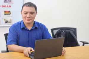 Thầy Nguyễn Quyết Thắng - giáo viên môn Toán. 