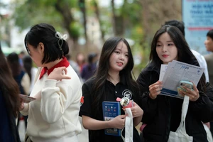 Thí sinh tham dự Ngày hội lựa chọn nguyện vọng xét tuyển năm 2025. Ảnh: Nam Trần