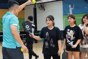 Một buổi học pickleball của thầy - trò Trường ĐH Hoa Sen. Ảnh: NTCC