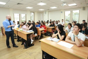 Giảng viên người nước ngoài tại Trường Đại học Quốc tế (Đại học Quốc gia TPHCM). Ảnh: N.Ngọc