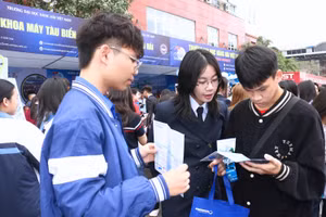Học sinh THPT tham gia Ngày hội Tư vấn tuyển sinh - hướng nghiệp 2026, diễn ra tại Hải Phòng. Ảnh minh họa: INT