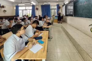 Trường THPT Bình Tân (phường Bình Tân) tổ chức ôn thi tốt nghiệp năm 2025 cho học sinh lớp 12. Ảnh: HN 