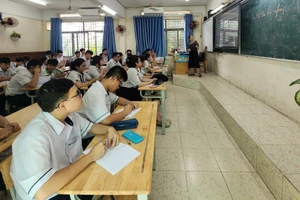 Trường THPT Bình Tân (phường Bình Tân) tổ chức ôn thi tốt nghiệp năm 2025 cho học sinh lớp 12. Ảnh: HN 