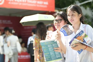 Thí sinh tham gia Ngày hội tư vấn tuyển sinh năm 2025. Ảnh: Dương Triều