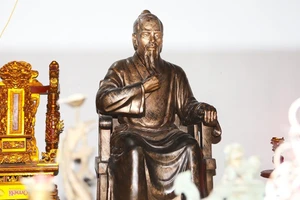 Tượng thờ La Sơn phu tử Nguyễn Thiếp. Ảnh: ITN