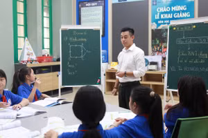 Thầy trò Trường THCS Trưng Vương (Hoàn Kiếm, Hà Nội). Ảnh: TG