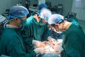 Theo khảo sát của JobsGO, nhóm nhân sự ngành y tế được ghi nhận là có sự ổn định khá cao với tỷ lệ mong muốn thay đổi thấp nhất (38,6%). Ảnh minh họa