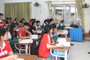 Thầy và trò Trường THCS Hóa Thượng (Đồng Hỷ, Thái Nguyên) trong giờ tiếng Anh. Ảnh: Ngô Chuyên
