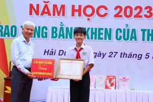 Em Nguyễn Thế Cường vinh dự được Thủ tướng Chính phủ tặng Bằng khen. Ảnh: B.H