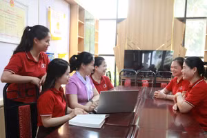 Nhiều giáo viên lan tỏa kinh nghiệm dạy học đến các đồng nghiệp. Ảnh: Vân Anh