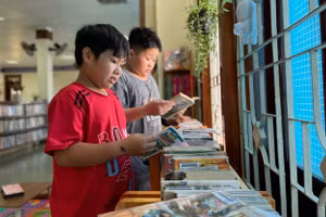 Ngày hè của em Phạm Gia Nghĩa ý nghĩa hơn khi có không gian đọc sách và vui chơi. 