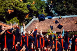 Tân cử nhân Học viện Quản lý Giáo dục. Ảnh: NTCC