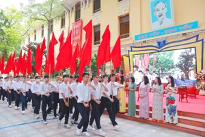 Học sinh Trường THPT Phan Đình Phùng (Hà Nội) trong ngày khai giảng năm học 2023 - 2024. Ảnh: NTCC