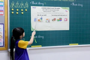 Học sinh Ban Mai School học về tư duy tài chính. Ảnh: NTCC