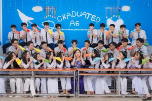 Đứng trước ngã rẽ quan trọng của cuộc đời ai mà chẳng hồi hộp, lo lắng xen lẫn với niềm hy vọng. Ảnh: Ngân Kim.