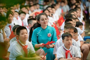 Cô trò Trường Tiểu học Chu Văn An (Hà Nội) trong lễ khai giảng năm học 2025 - 2026. Ảnh minh họa: INT