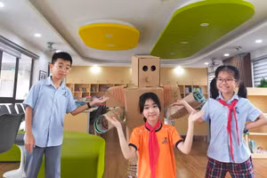 Học sinh thỏa sức sáng tạo với mô hình STEAM tại Thư viện Trường Tiểu học Đô thị Sài Đồng, Long Biên (Hà Nội). Ảnh: TG