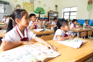 Học sinh Trường Tiểu học Tát Ngà, huyện Mèo Vạc (Hà Giang) trong giờ học tiếng Anh. Ảnh: Nguyễn Lâm