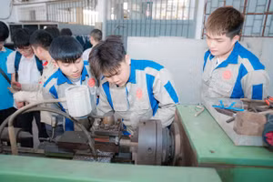 Học sinh Trường Trung cấp nghề Giao thông công chính Hà Nội. Ảnh: NTCC