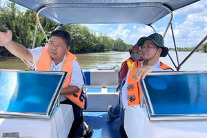 Chuyến thực địa về địa phương của giảng viên, nhà khoa học Phân hiệu Trường Đại học Thủy lợi. Ảnh: HP