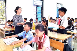 Thiếu giáo viên Tiếng Anh, Trường THCS Đạo Trù (Tam Đảo, Vĩnh Phúc) được bố trí giáo viên hợp đồng giảng dạy. Ảnh minh họa: INT 