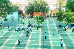 Học sinh Trường THPT Đa Phước (xã Hưng Long, TP Hồ Chí Minh) ra chơi giữa giờ. Ảnh minh họa: PN