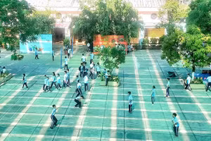 Học sinh Trường THPT Đa Phước (xã Hưng Long, TP Hồ Chí Minh) ra chơi giữa giờ. Ảnh minh họa: PN