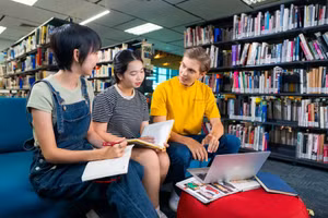 Sinh viên Trường Đại học RMIT Việt Nam. Ảnh: NTCC