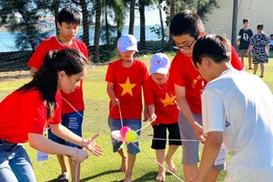 Học sinh tham gia các hoạt động trải nghiệm tại Nhà thiếu nhi tỉnh Quảng Trị. Ảnh: Thế Hùng