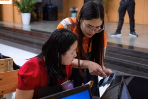 Chuyên gia đến từ FPT PolySchool trong buổi tập huấn cho giáo viên ở TP Cần Thơ. Ảnh: VA