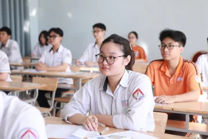 Học sinh Trường THPT A Trần Hưng Đạo, tỉnh Ninh Bình, được học trong những phòng học khang trang. Ảnh: Đình Tuệ