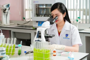 Sinh viên Trường Đại học Nguyễn Tất Thành trong giờ thực hành. Ảnh: NTTU