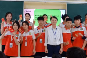 Ở lại với mùa Xuân học trò – có lẽ đó chính là phần thưởng lặng lẽ mà nghề dạy học dành tặng. Ảnh: NVCC