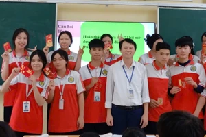 Ở lại với mùa Xuân học trò – có lẽ đó chính là phần thưởng lặng lẽ mà nghề dạy học dành tặng. Ảnh: NVCC